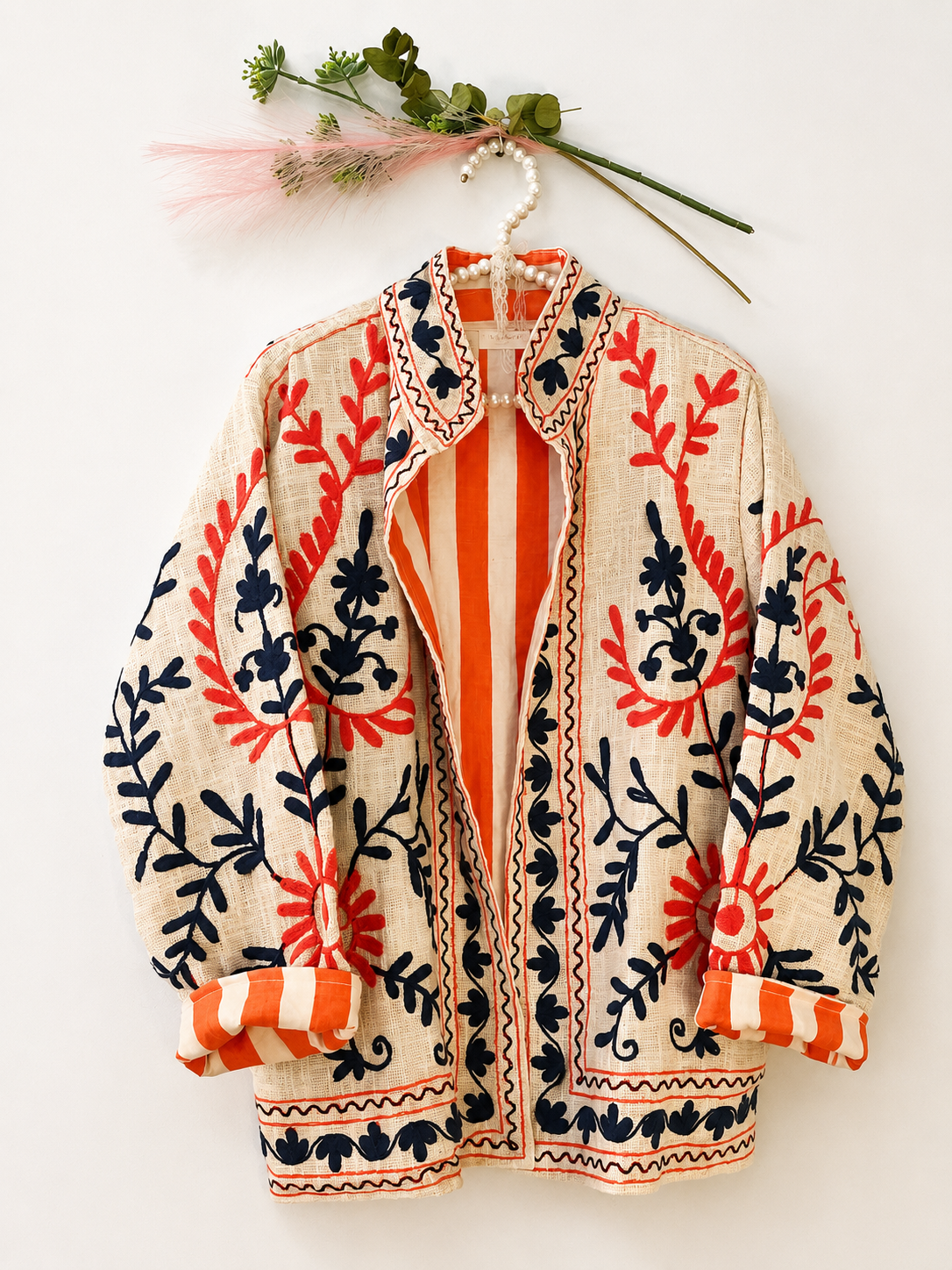 Chaqueta crema bordada oversize