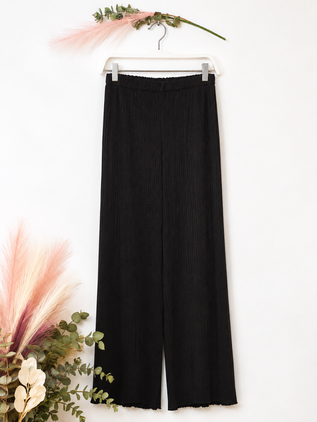 Pantalón negro plisado