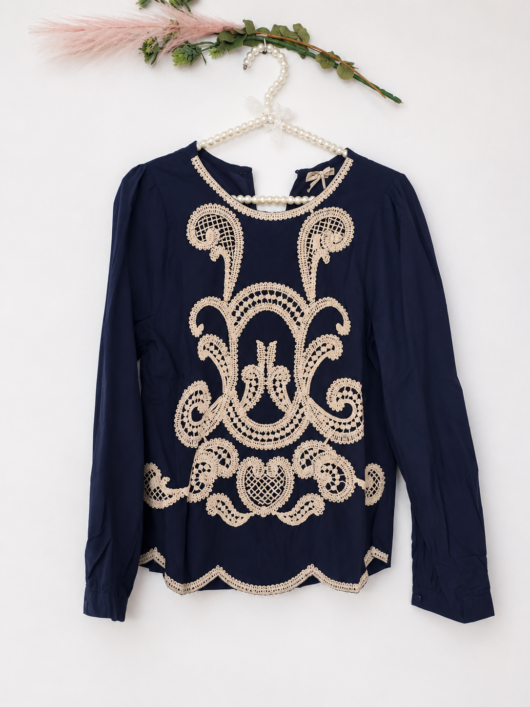 Camisa azul bordada
